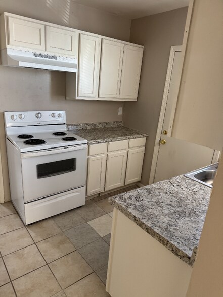 Building Photo - 216 E 2nd Ave