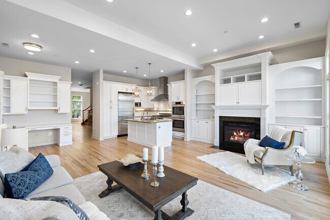 Building Photo - 16 Regency Pl