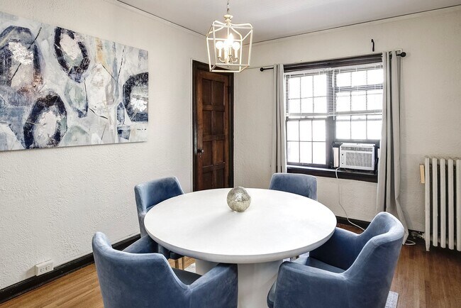Building Photo - Spacious Two Bedroom Condo in Blackstone!