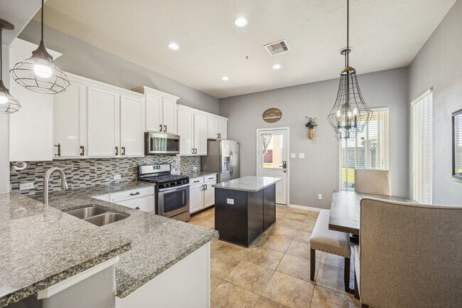 Building Photo - 8103 Heartbrook Field Ln