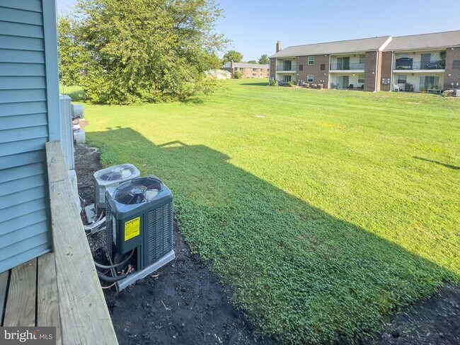 Building Photo - 303 Dove Ct