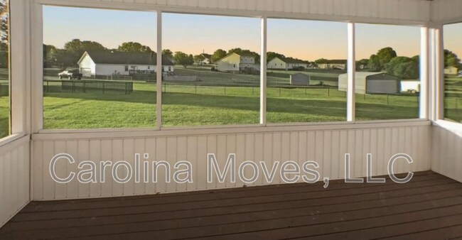 Building Photo - 313 Kilt Ct