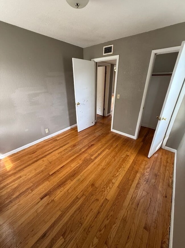 Building Photo - Italian Estates Property Management