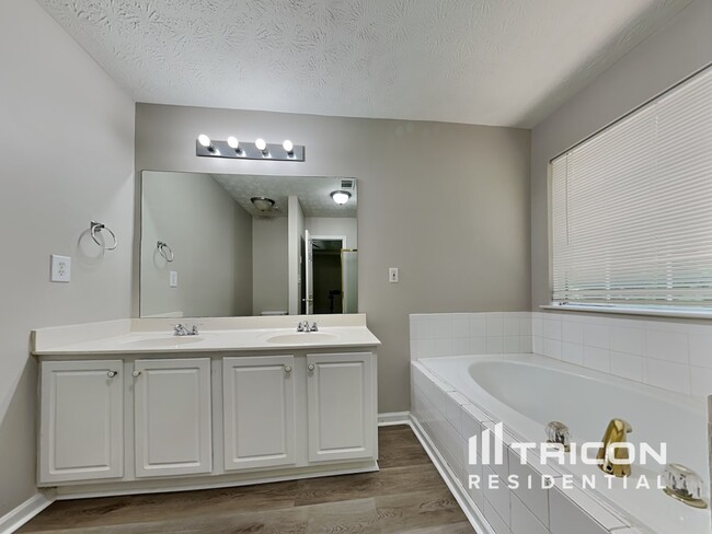 Building Photo - 957 Ashton Oak Cir