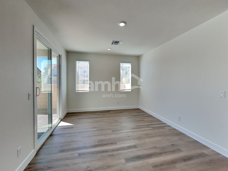 Building Photo - 10390 Bishops Cap St