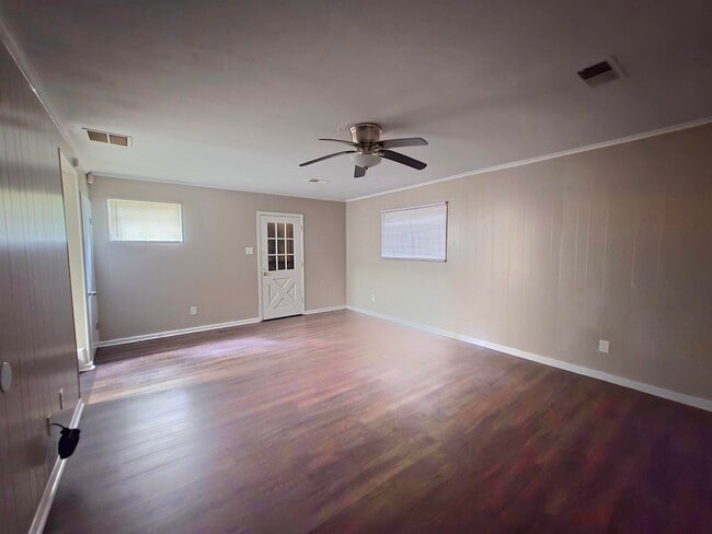 Building Photo - 1706 Echles St