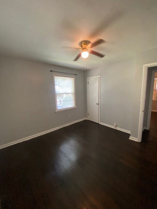 Building Photo - Charming 3 Bedroom Rancher in Staunton Com...