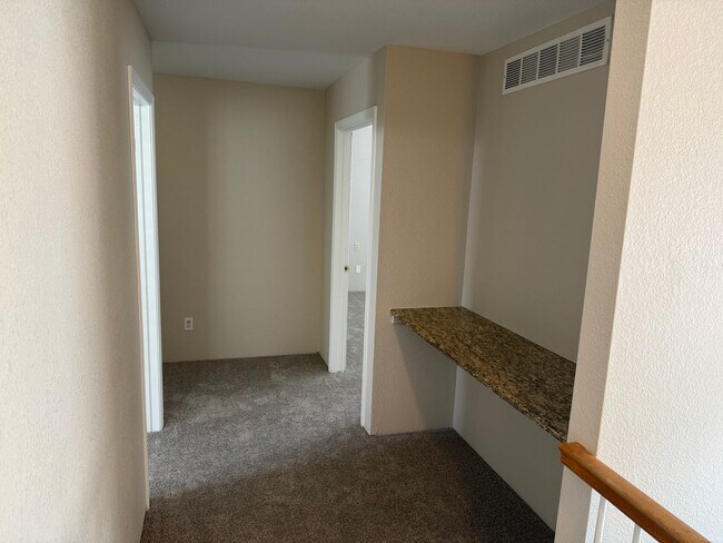 Building Photo - Spacious 4-bed, 3-bath home on a quiet cul-de-sac — no lawn maintenance required.