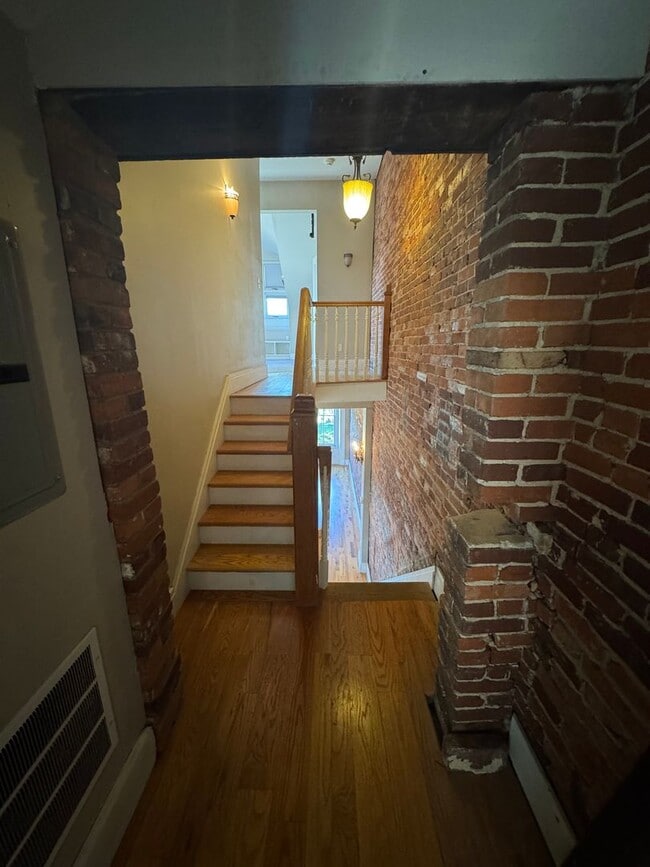 Building Photo - 1339 W North Ave
