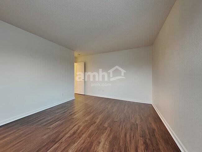 Building Photo - 19344 Fox Chase Dr