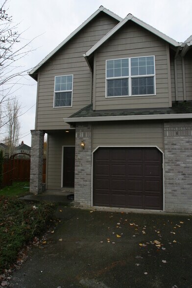 Building Photo - 3125 NE 13th Pl