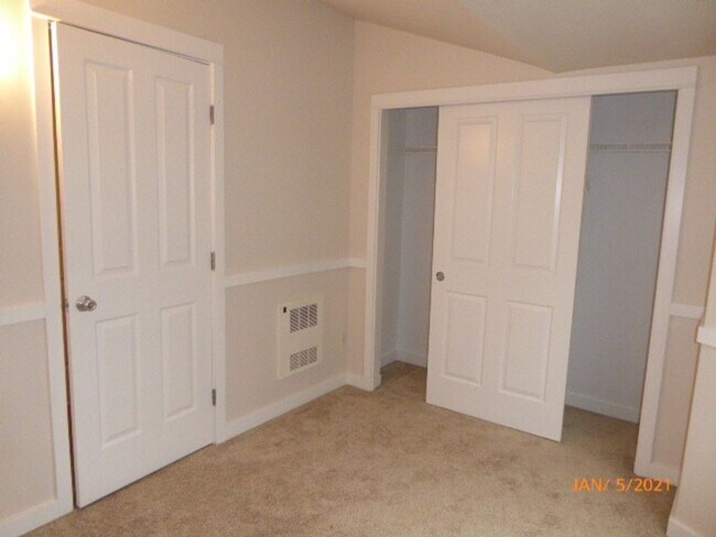 Building Photo - Beautiful 3 Bed 2.5 Bath Townhome in Roosevelt, Seattle