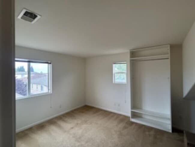 Building Photo - Experience Modern Comfort in This Newer Sp...