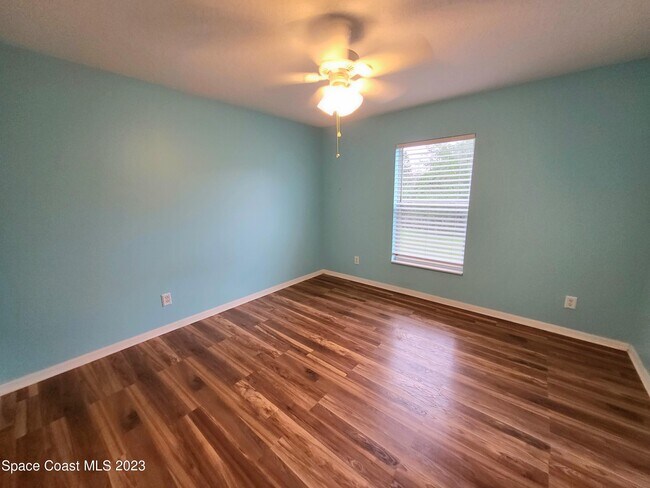 Building Photo - 1573 Laramie Cir