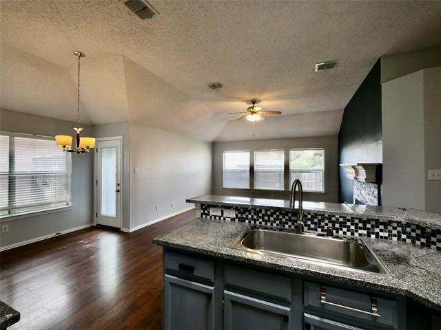 Building Photo - 4502 Highlands Dr