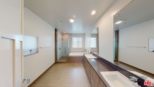 Building Photo - 1715 Armacost Ave