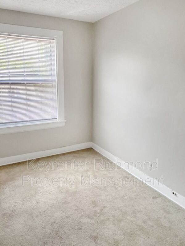 Building Photo - 210 N Stafford Ave