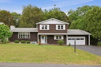Building Photo - 115 Saybrook Ln