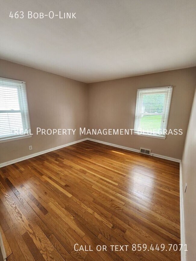Building Photo - 463 Bob-O-Link-