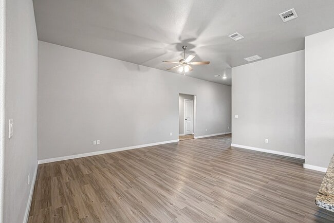 Building Photo - 1303 Red Cliff Ave