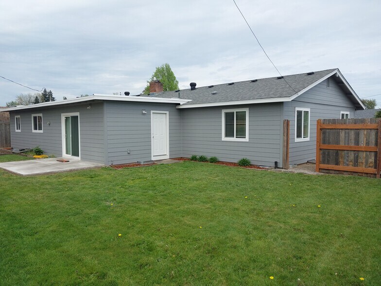 Building Photo - 4110 Coolidge Dr SE