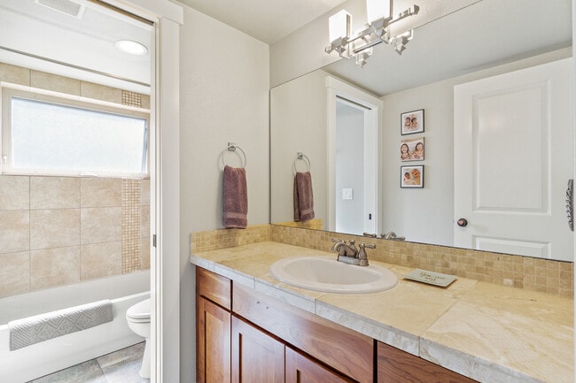 Building Photo - 466 NE Maple Leaf Pl