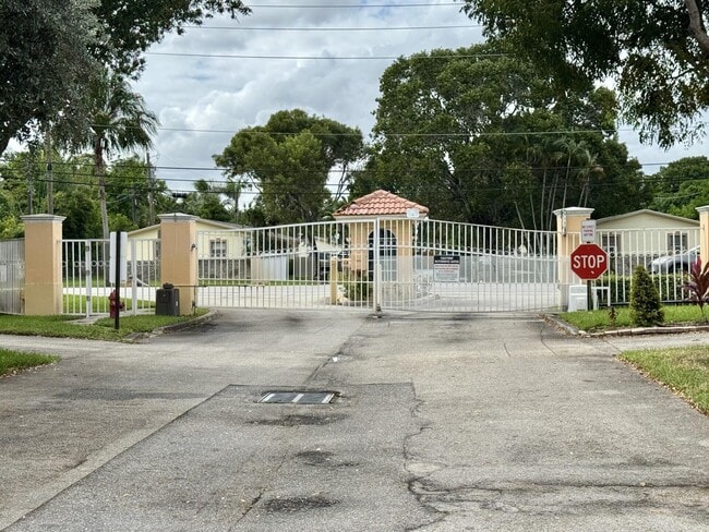 Building Photo - 209 Talia Cir