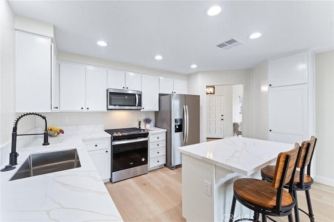 Building Photo - 3620 Sherwood Dr