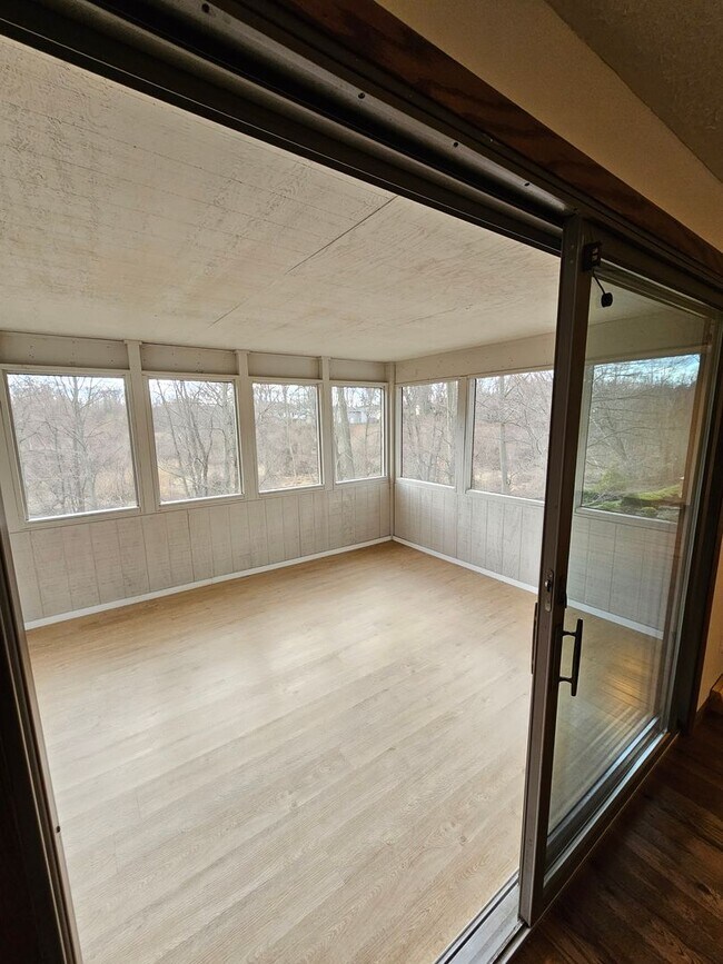 Building Photo - Remarkable 5 Bedroom Home For Rent in Mentor