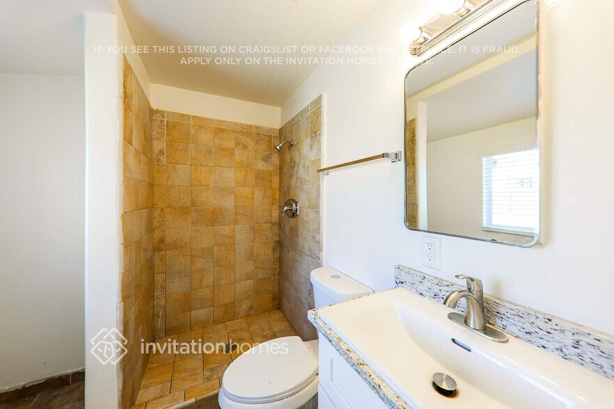 Building Photo - 3730 E Eugie Ave