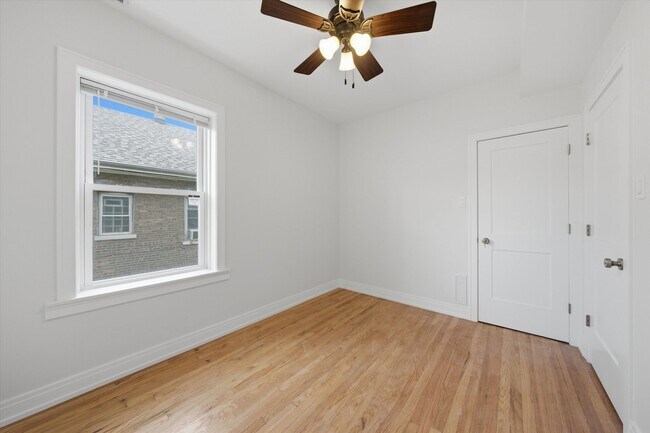 Building Photo - 3244 W 62nd Pl