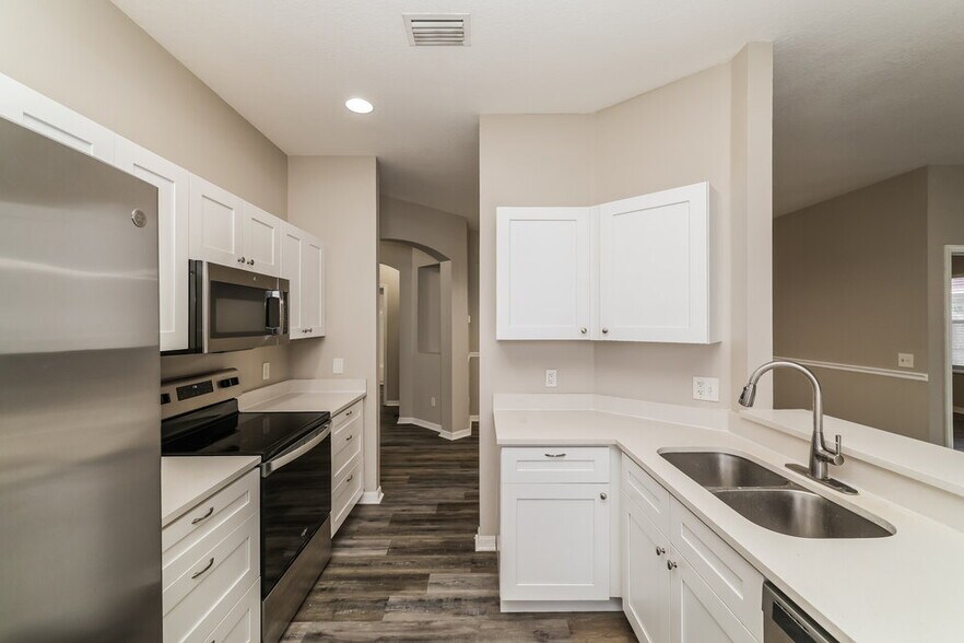 Building Photo - 13417 Silvercreek Dr