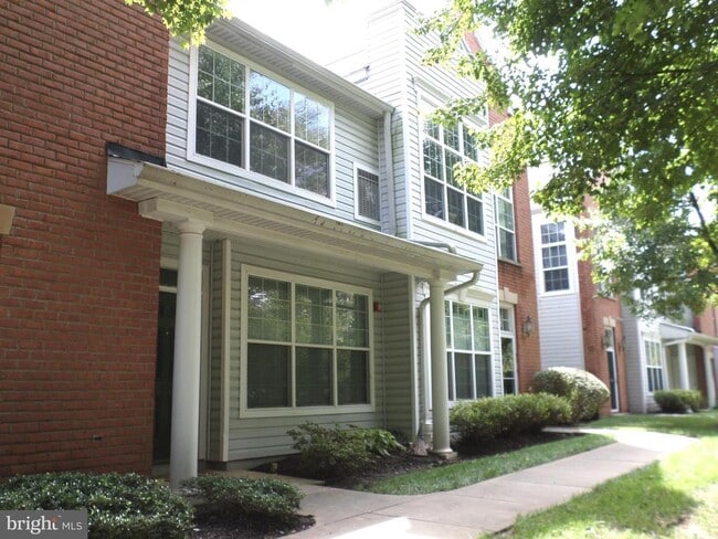 Building Photo - 10808 Warfield Pl