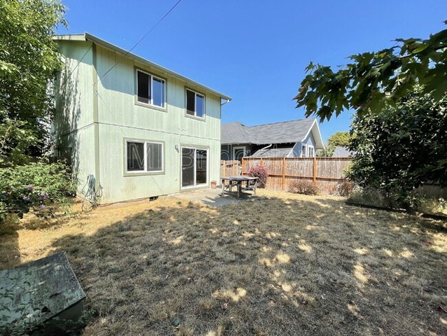 Building Photo - 4704 NE 28th Ave