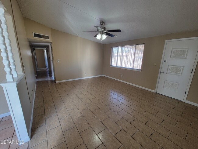 Building Photo - 10416 Lambda Dr