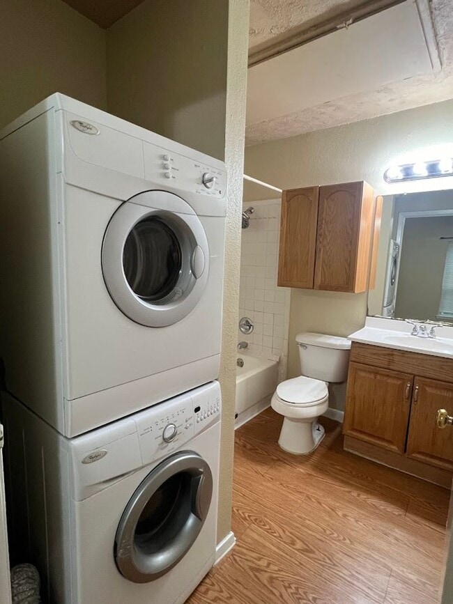 Building Photo - Beautiful 1BD / 1BA - W/D - North Campus - Law School - Engineering - $1495