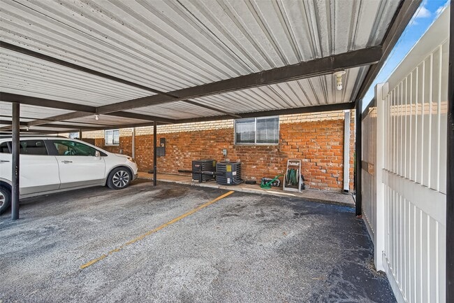 Building Photo - 14333 Memorial Dr