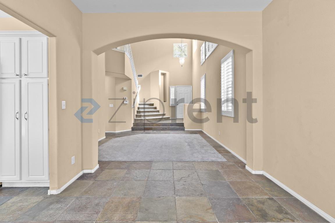 Building Photo - 2455 Silver Sunrise Ln