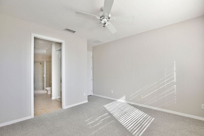 Building Photo - Spacious 4/2.5 Townhome in Gated Community in Avalon Park - Orlando