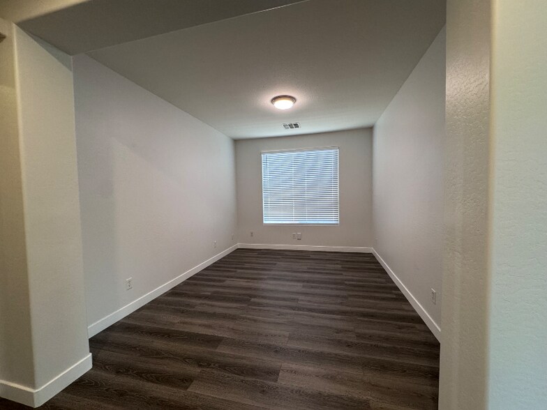 Building Photo - 15055 W Alexandria Way