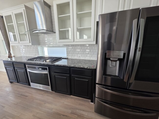 Building Photo - 5600 Snowberry Dr