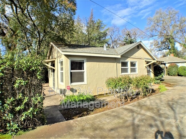 Primary Photo - 1476 E 8th St