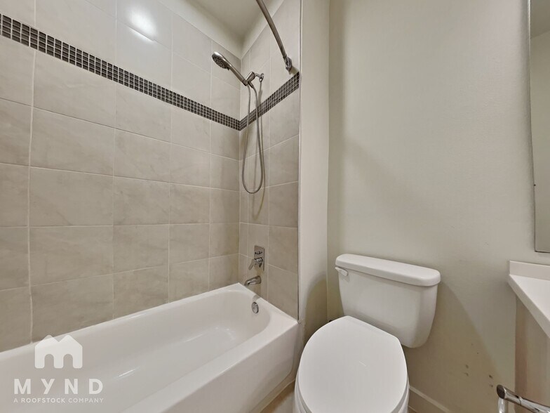 Building Photo - 7805 Cooper Ln