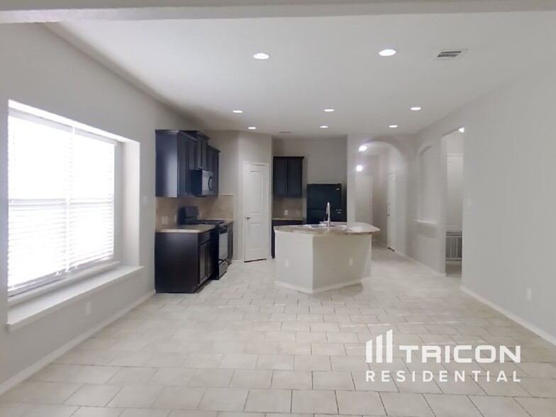 Building Photo - 9047 Kissena Park