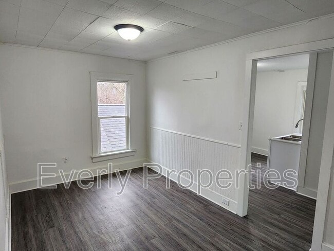 Primary Photo - 1664 N Wisconsin St