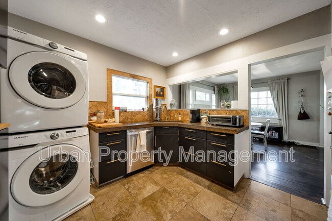 Building Photo - 90 W 7500 S