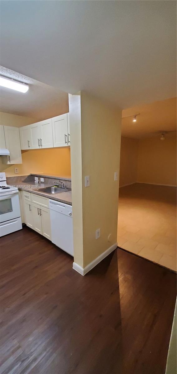 Building Photo - 9823 Nob Hill Ct