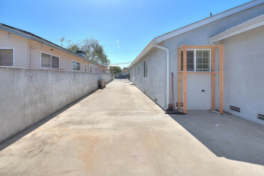 Building Photo - 24600 Cypress St