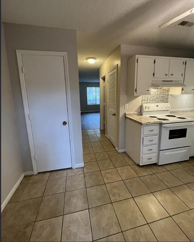 Building Photo - 111 Timber Ln