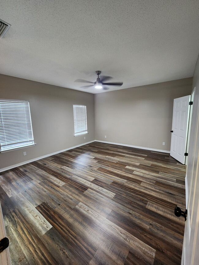 Building Photo - 100 Dunbar Loop